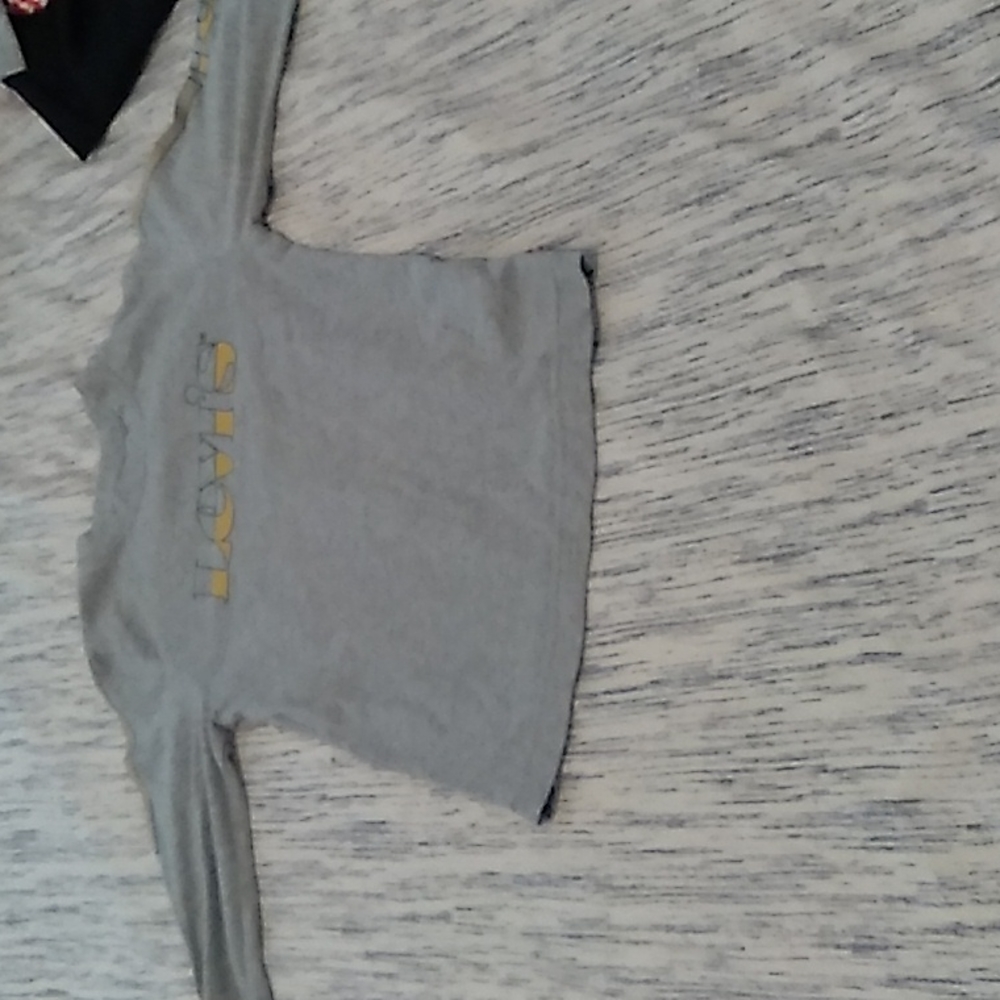 Levi's size 6/M gray